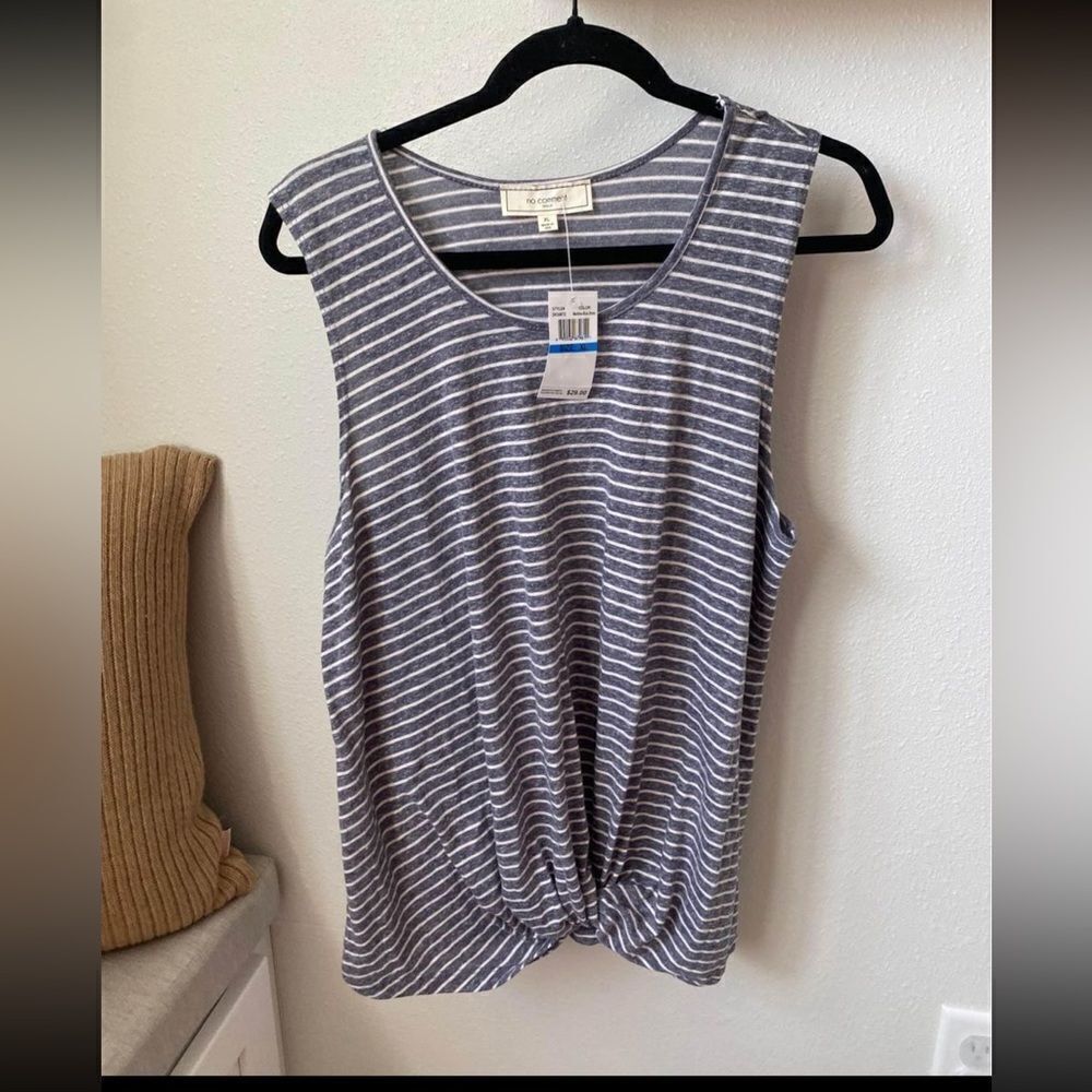 NEW WITH TAGS WOMENS TOP SIZE XL